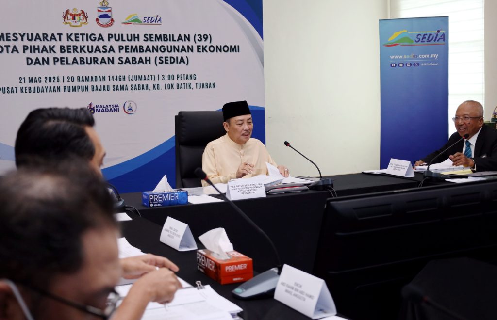 Chief Minister Datuk Seri Hajiji Noor chairing the Sedia meeting